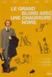 Le Grand blond avec une chaussure noire 