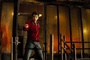 jay baruchel pointant son dragon au doigt