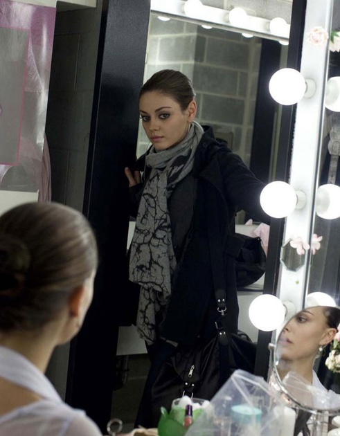mila kunis face a natalie portman
