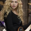 alyson michalka joue de la guitare