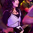 vanessa hudgens joue de la guitare