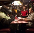 un-gorille-et-kevin-james-jpg