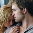 emilie de ravin dans les bras de robert pattinson
