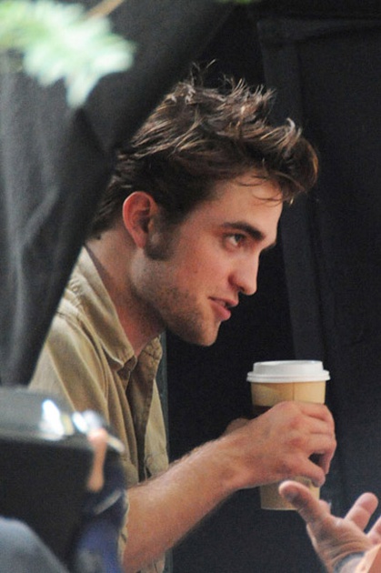 robert pattinson prend son cafe