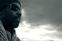 denzel washington devant un ciel gris