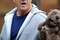 mel gibson montrant sa peluche