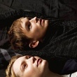 mia-wasikowska-et-henry-hopper-allonges-jpg