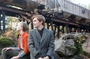 mia-wasikowska-et-henry-hopper-assis-jpg