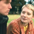 mia-wasikowska-regardant-henry-hopper-jpg