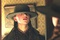 Hailee Steinfeld porte un chapeau