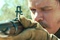 Matt Damon tire au pistolet