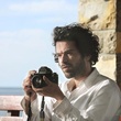 romain duris photographiant