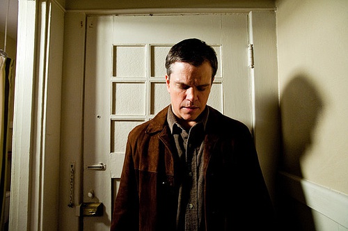 Matt Damon devant la porte
