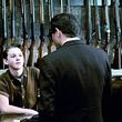 colin firth achetant une arme