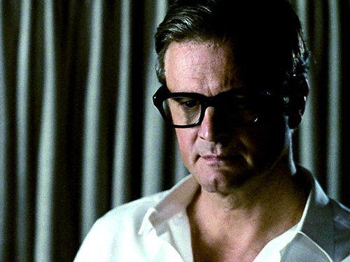firth colin avec des lunettes