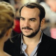 François-Xavier Demaison regarde Virginie Efira