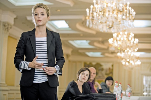 Virginie Efira en réunion