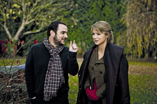 Virginie Efira et François-Xavier Demaison dans le jardin