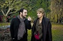 Virginie Efira et François-Xavier Demaison dans le jardin
