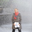 Virginie Efira sous la pluie