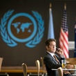 tom hollander au t  l  phone