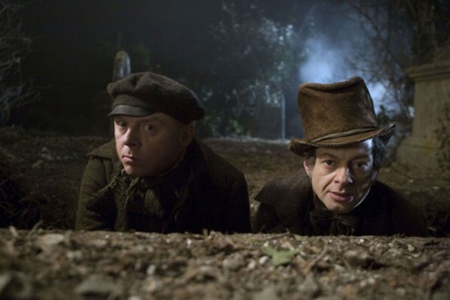 simon-pegg-andy-serkis-dans-une-tombe-jpg