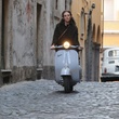 fille vespa le reve italien