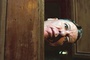 Geoffrey Rush la tête penchée