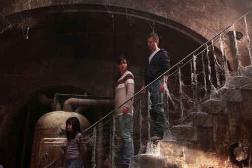 bailee-madison-katie-holmes-guy-pearce-jpg