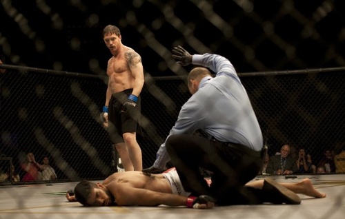 tom-hardy-debout-jpg