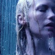 January Jones sous la douche