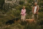 jessica haines john malkovich promenant leur chien
