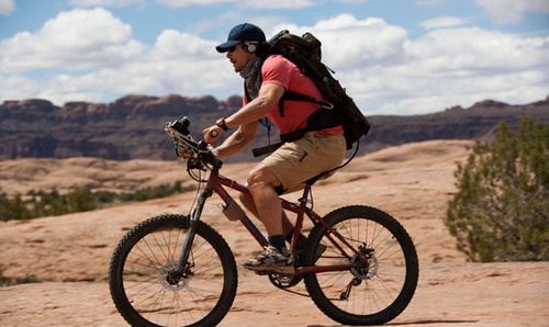 James Franco à vélo