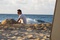 joaquin-phoenix-a-la-plage-jpg