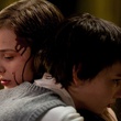 chloe moretz dans les bras de kodi smit mcphee