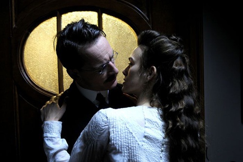 michael-fassbender-embrassant-keira-knightley-jpg