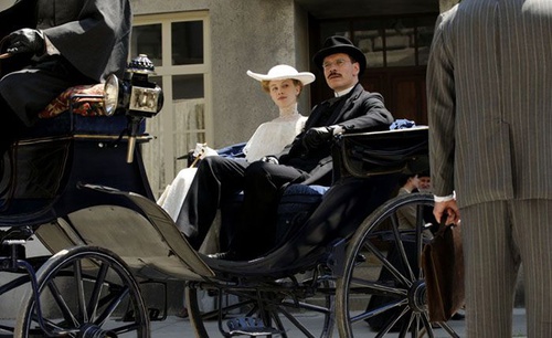 sarah-gadon-michael-fassbender-en-voiture-jpg