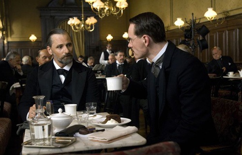 viggo-mortensen-michael-fassbender-a-table-jpg