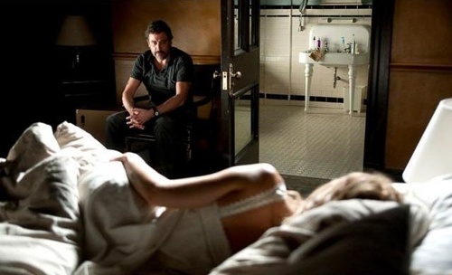 The Resident propri  taire regarde dormir