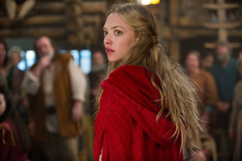 amanda-seyfried-portant-sa-cape-jpg