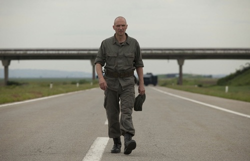 ralph-fiennes-marche-jpg