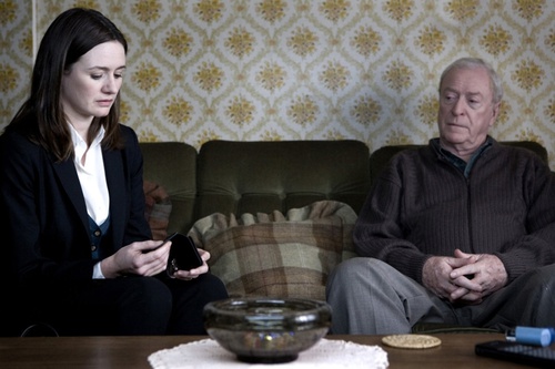 Emily Mortimer et Michael Caine