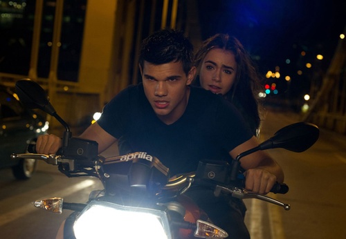 taylor-lautner-et-lily-collins-jpg