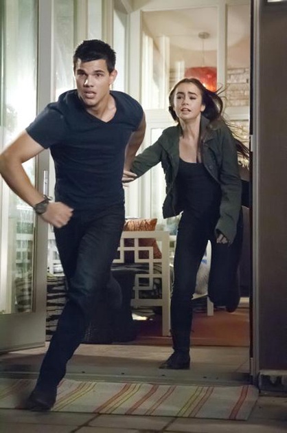 taylor-lautner-lily-collins-jpg