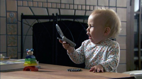 Bébé au téléphone