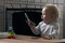 Bébé au téléphone
