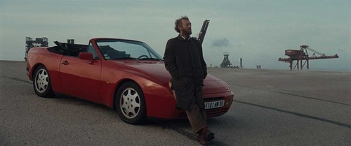 vincent cassel sur sa voiture