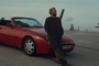vincent cassel sur sa voiture