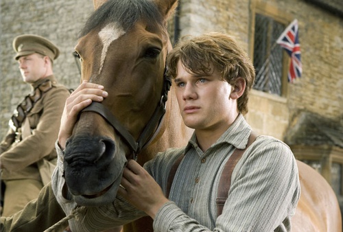 jeremy irvine et son cheval