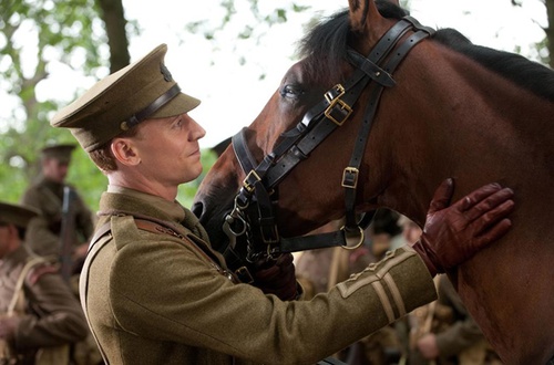 tom-hiddleston-et-son-cheval-jpg